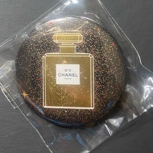 Chanel Brooch button 2021 Christmas gift with purchase beauty